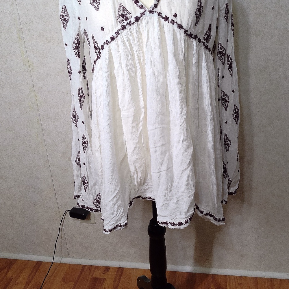 NWOT Free People Embroidery Bohemian V-Neck,Bell Sleeve,Brown & White Top Sz S - Picture 9 of 9